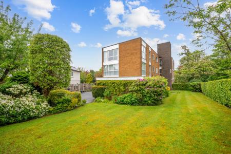 2 bedroom Flat for sale in Beverley Court, Shadwell Lane, Moortown, Leeds, LS17