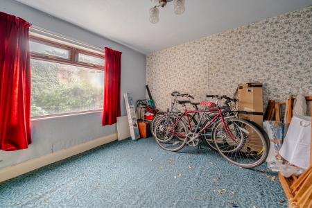 3 bedroom Semi-detached house for sale in Lawrence Gardens, Oakwood, Leeds, LS8