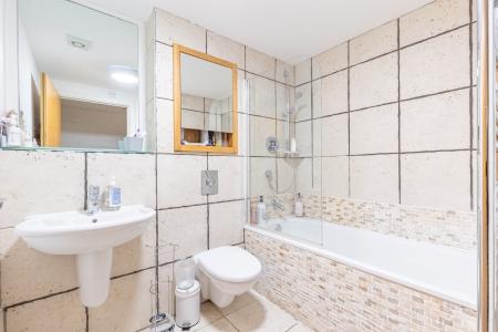 2 bedroom Flat for sale in Magellan House, Armouries Way, Leeds, LS10