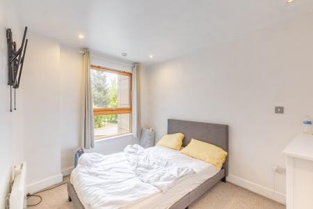 2 bedroom Flat for sale in Magellan House, Armouries Way, Leeds, LS10