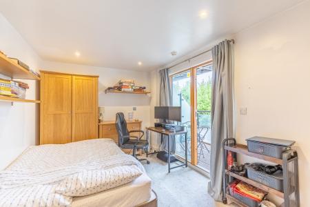 2 bedroom Flat for sale in Magellan House, Armouries Way, Leeds, LS10