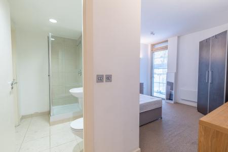 2 bedroom Flat to let in West Point, Wellington Street, Leeds, LS1