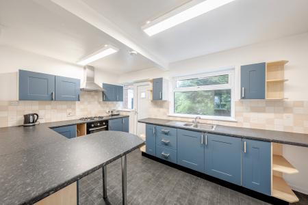 4 bedroom Semi-detached house for sale in Highbury Close, Meanwood, Leeds, LS6