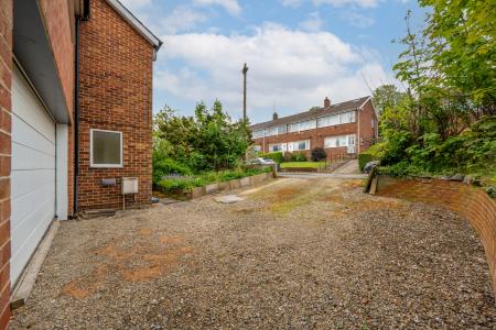4 bedroom Semi-detached house for sale in Highbury Close, Meanwood, Leeds, LS6