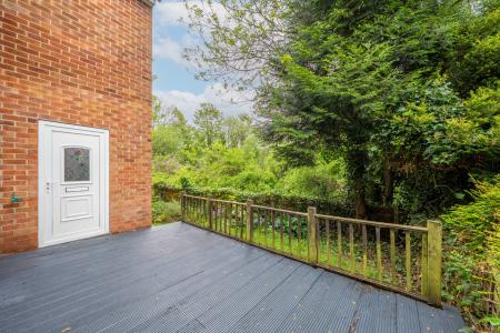 4 bedroom Semi-detached house for sale in Highbury Close, Meanwood, Leeds, LS6