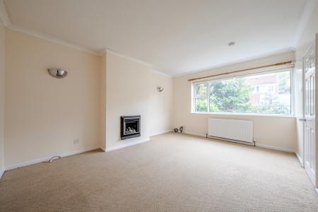 4 bedroom Semi-detached house for sale in Highbury Close, Meanwood, Leeds, LS6