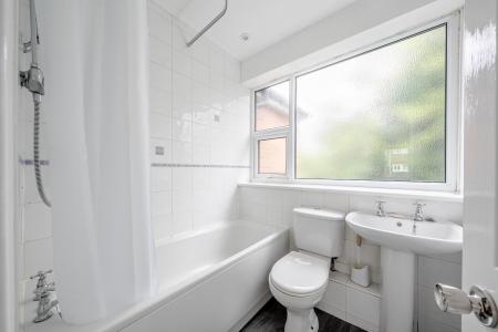 4 bedroom Semi-detached house for sale in Highbury Close, Meanwood, Leeds, LS6