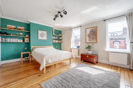 4 bedroom Terraced House for sale in Hilton Road, Potternewton, Leeds, LS8