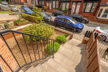 4 bedroom Terraced House for sale in Hilton Road, Potternewton, Leeds, LS8