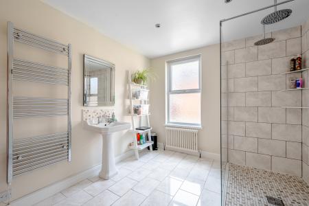 4 bedroom Terraced House for sale in Hilton Road, Potternewton, Leeds, LS8