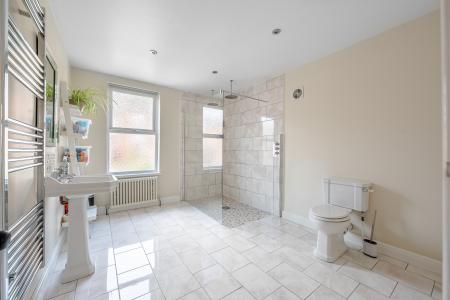 4 bedroom Terraced House for sale in Hilton Road, Potternewton, Leeds, LS8
