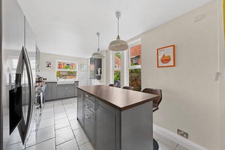 4 bedroom Terraced House for sale in Hilton Road, Potternewton, Leeds, LS8