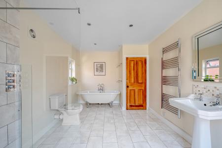 4 bedroom Terraced House for sale in Hilton Road, Potternewton, Leeds, LS8