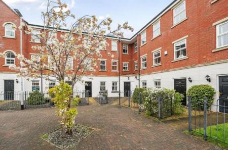 2 bedroom Duplex to let in Mansion Gate Square, Chapel Allerton, Leeds, LS7