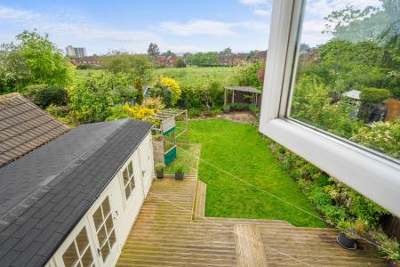 3 bedroom Semi-detached house for sale in Moor Grange View, Leeds, LS16