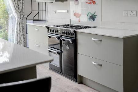 3 bedroom Semi-detached house for sale in Moor Grange View, Leeds, LS16