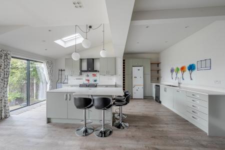 3 bedroom Semi-detached house for sale in Moor Grange View, Leeds, LS16