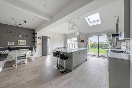 3 bedroom Semi-detached house for sale in Moor Grange View, Leeds, LS16