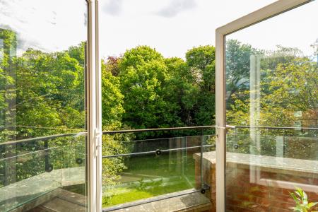 2 bedroom Flat for sale in The Hall, Allerton Hill, Chapel Allerton, Leeds, LS7