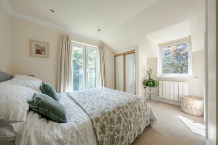 2 bedroom Flat for sale in The Hall, Allerton Hill, Chapel Allerton, Leeds, LS7