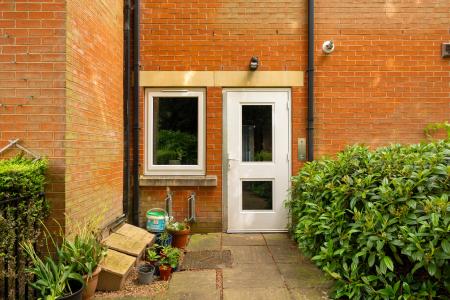 2 bedroom Flat for sale in The Hall, Allerton Hill, Chapel Allerton, Leeds, LS7