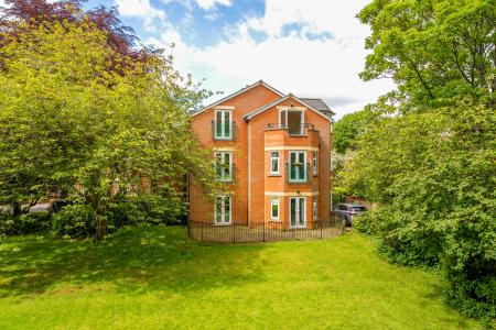 2 bedroom Flat for sale in The Hall, Allerton Hill, Chapel Allerton, Leeds, LS7