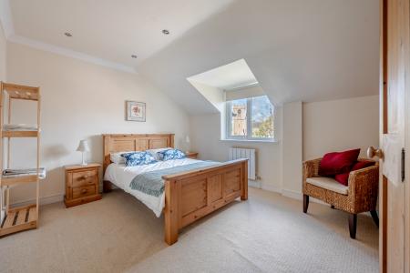 2 bedroom Flat for sale in The Hall, Allerton Hill, Chapel Allerton, Leeds, LS7
