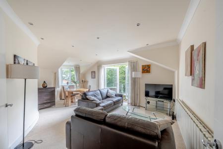2 bedroom Flat for sale in The Hall, Allerton Hill, Chapel Allerton, Leeds, LS7