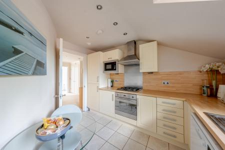 2 bedroom Flat for sale in The Hall, Allerton Hill, Chapel Allerton, Leeds, LS7