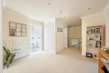 2 bedroom Flat for sale in The Hall, Allerton Hill, Chapel Allerton, Leeds, LS7