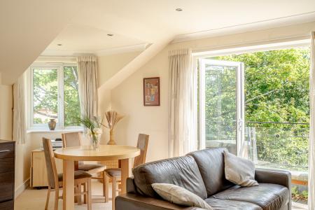 2 bedroom Flat for sale in The Hall, Allerton Hill, Chapel Allerton, Leeds, LS7