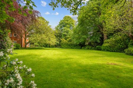 2 bedroom Flat for sale in The Hall, Allerton Hill, Chapel Allerton, Leeds, LS7