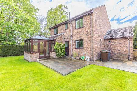 4 bedroom Detached house to let in Belvedere Court, Alwoodley, Leeds, LS17
