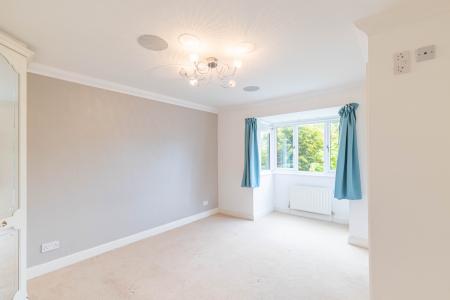 4 bedroom Detached house to let in Belvedere Court, Alwoodley, Leeds, LS17