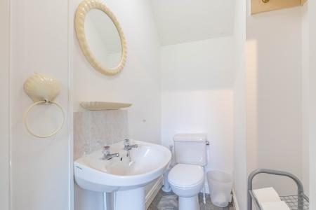 4 bedroom Detached house to let in Belvedere Court, Alwoodley, Leeds, LS17