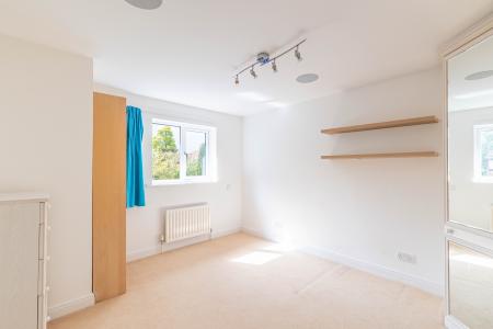 4 bedroom Detached house to let in Belvedere Court, Alwoodley, Leeds, LS17