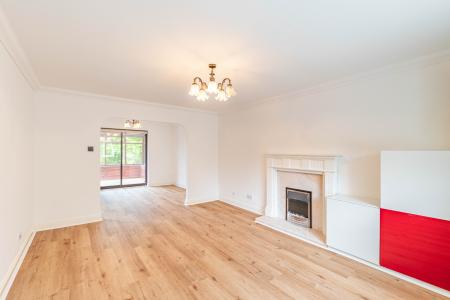 4 bedroom Detached house to let in Belvedere Court, Alwoodley, Leeds, LS17