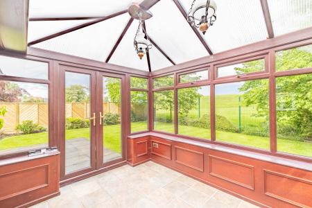 4 bedroom Detached house to let in Belvedere Court, Alwoodley, Leeds, LS17