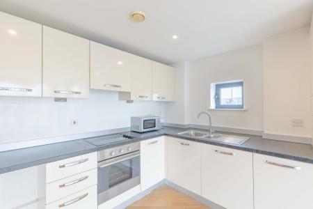 2 bedroom Flat to let in Skyline Apartment, Leeds, LS9