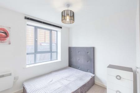 2 bedroom Flat to let in Skyline Apartment, Leeds, LS9