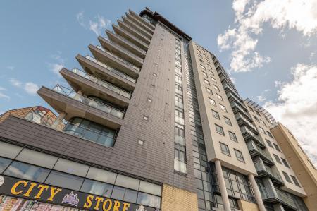 2 bedroom Flat to let in Skyline Apartment, Leeds, LS9