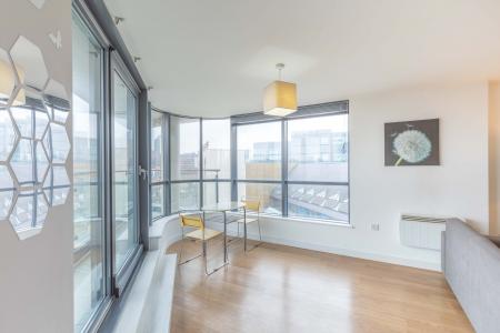 2 bedroom Flat to let in Skyline Apartment, Leeds, LS9