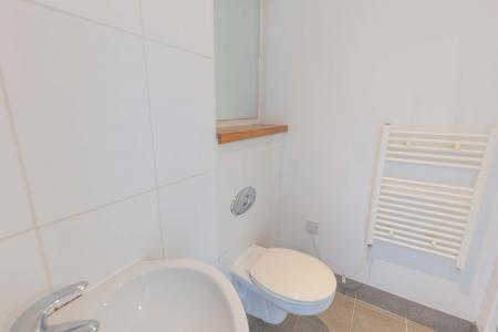 2 bedroom Flat to let in Skyline Apartment, Leeds, LS9