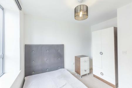 2 bedroom Flat to let in Skyline Apartment, Leeds, LS9