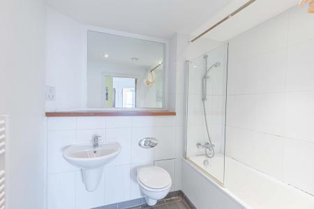 2 bedroom Flat to let in Skyline Apartment, Leeds, LS9