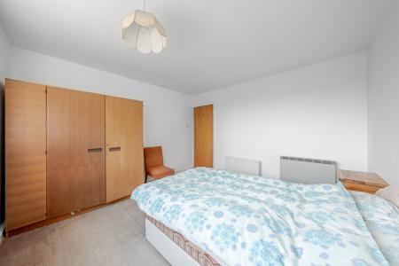 1 bedroom Flat for sale in Gledhow Wood Close, Gledhow, Leeds, LS8