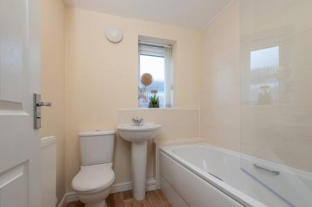 3 bedroom Town house to let in Barrowby Close, Garforth, Leeds, LS25