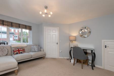 3 bedroom Town house to let in Barrowby Close, Garforth, Leeds, LS25