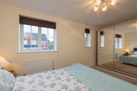 3 bedroom Town house to let in Barrowby Close, Garforth, Leeds, LS25