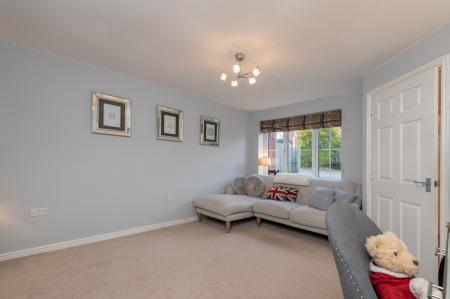 3 bedroom Town house to let in Barrowby Close, Garforth, Leeds, LS25